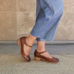 Dansko Deena Tan Waterproof Burnished -Top Quality Shoe Store f23 DeenaTan onfoot 2400x2400 1